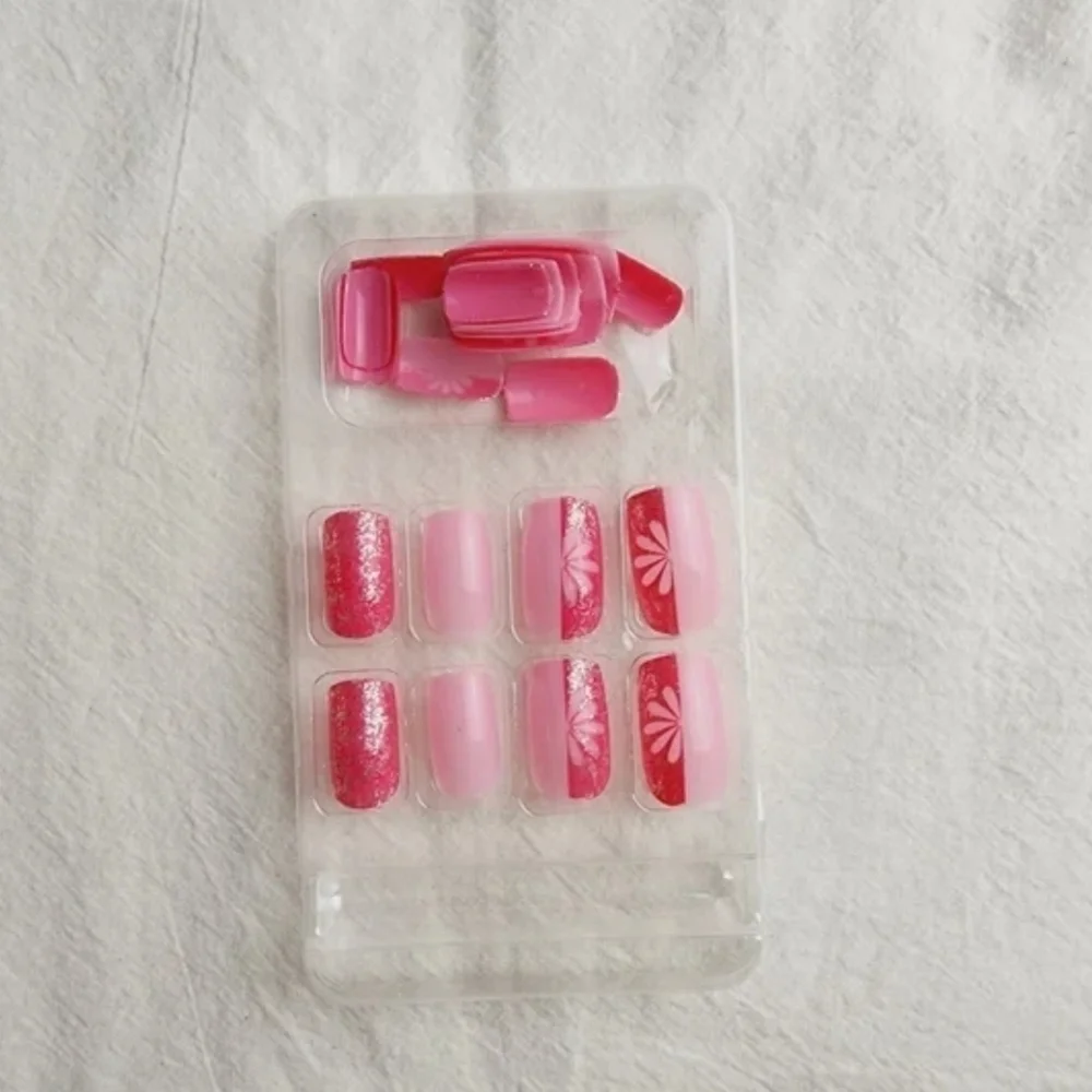24 Pieces Fake Press On Nails